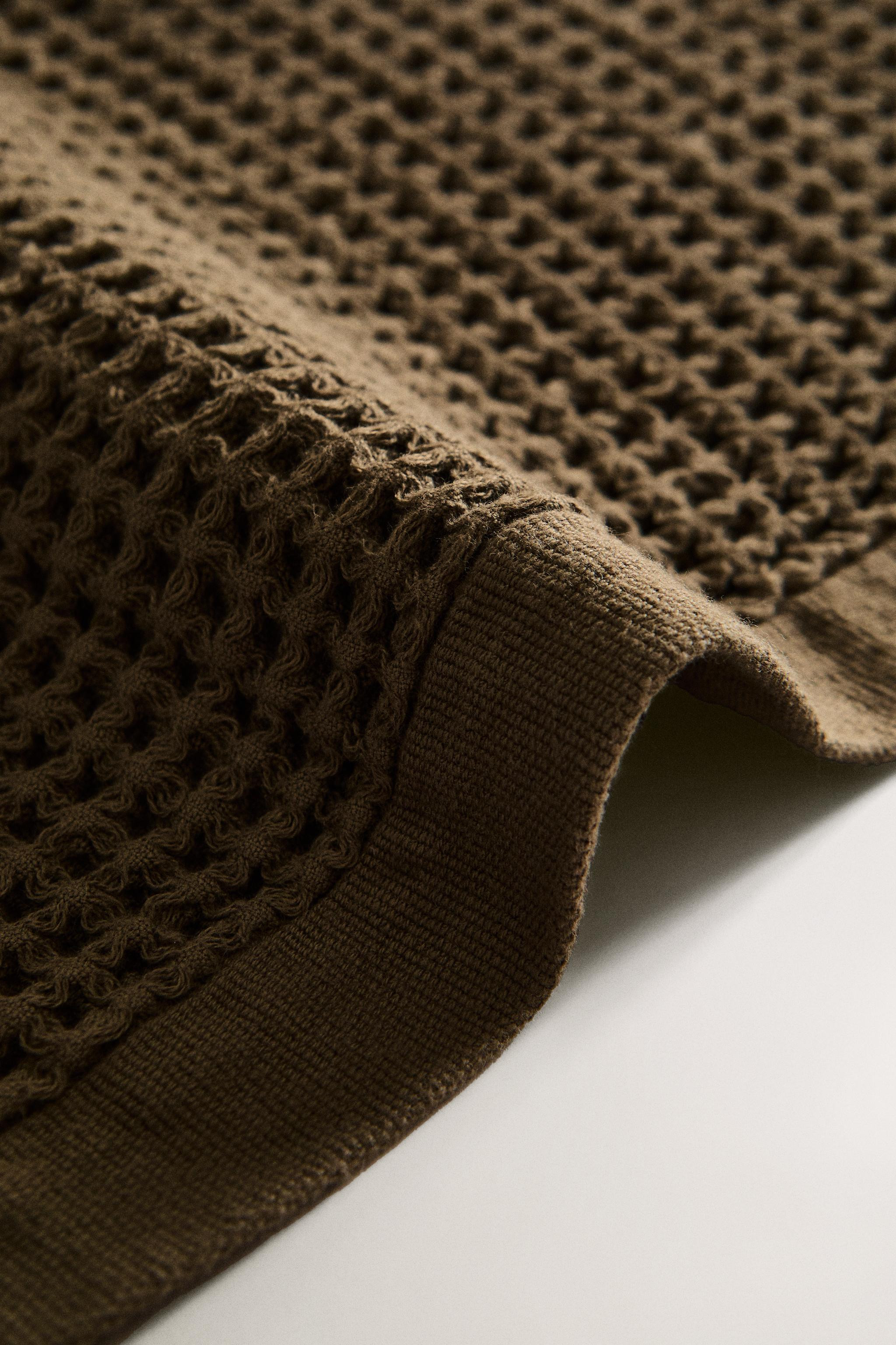 WAFFLE-KNIT COTTON BATH TOWEL | Zara US