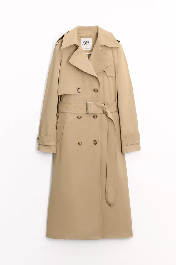 ZARA WOMAN COLLECTIONLoose-fitting trench coat made of a cotton blend yarn. Lapel collar and long... | Zara UK