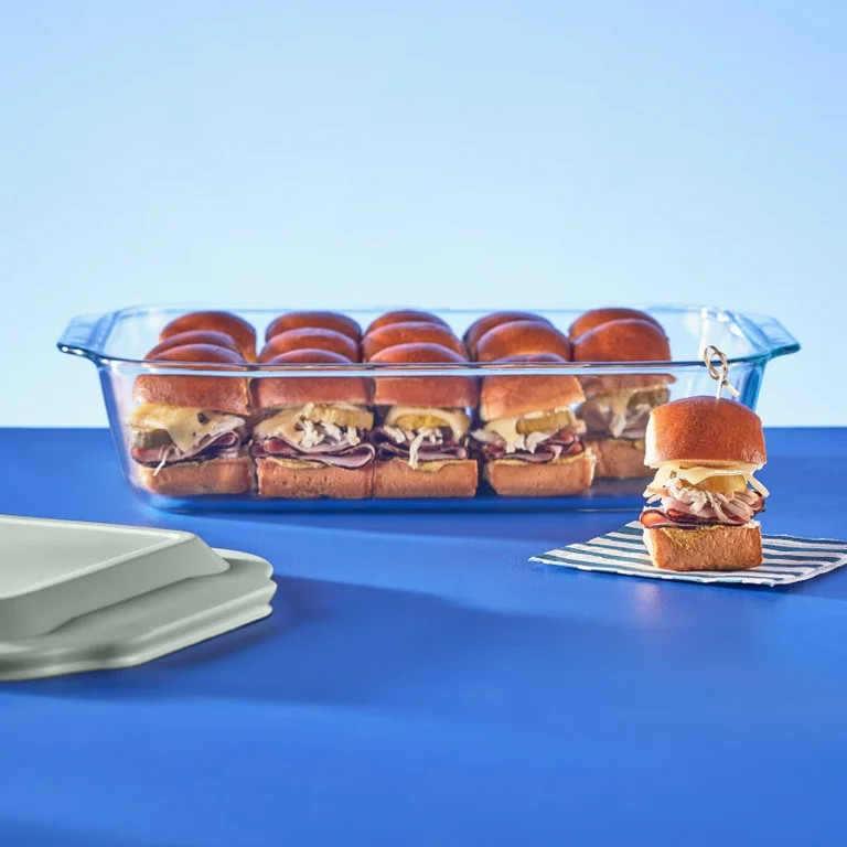 Pyrex Deep 9" x 13" Bakeware Dish with Sage Lid - Walmart.com | Walmart (US)