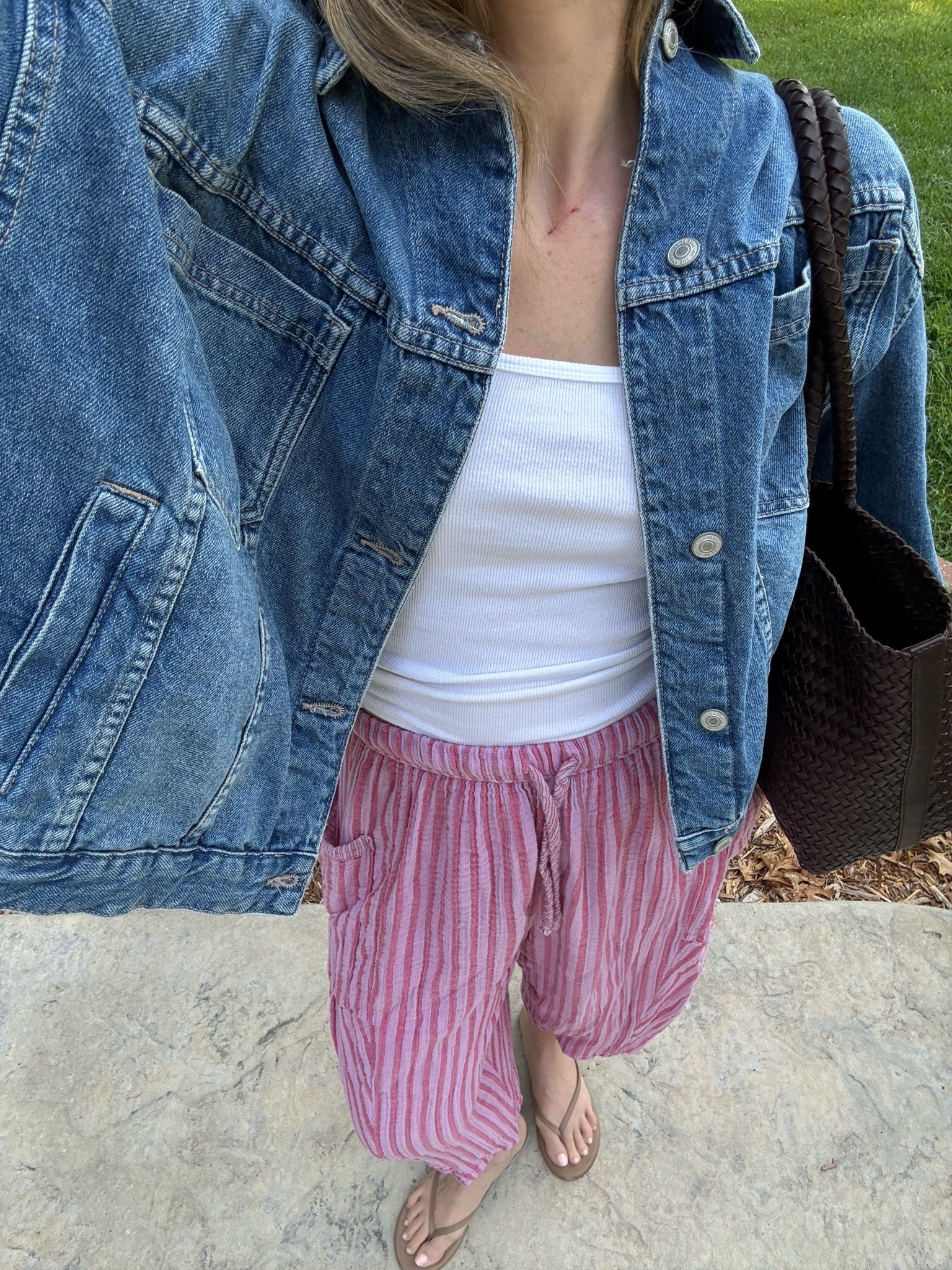 fave outfit from the weekend! Wearing a small and denim jacket, tank top, and I size down in the Quinn pants but not necessary! 

Summer outfit, early fall outfit