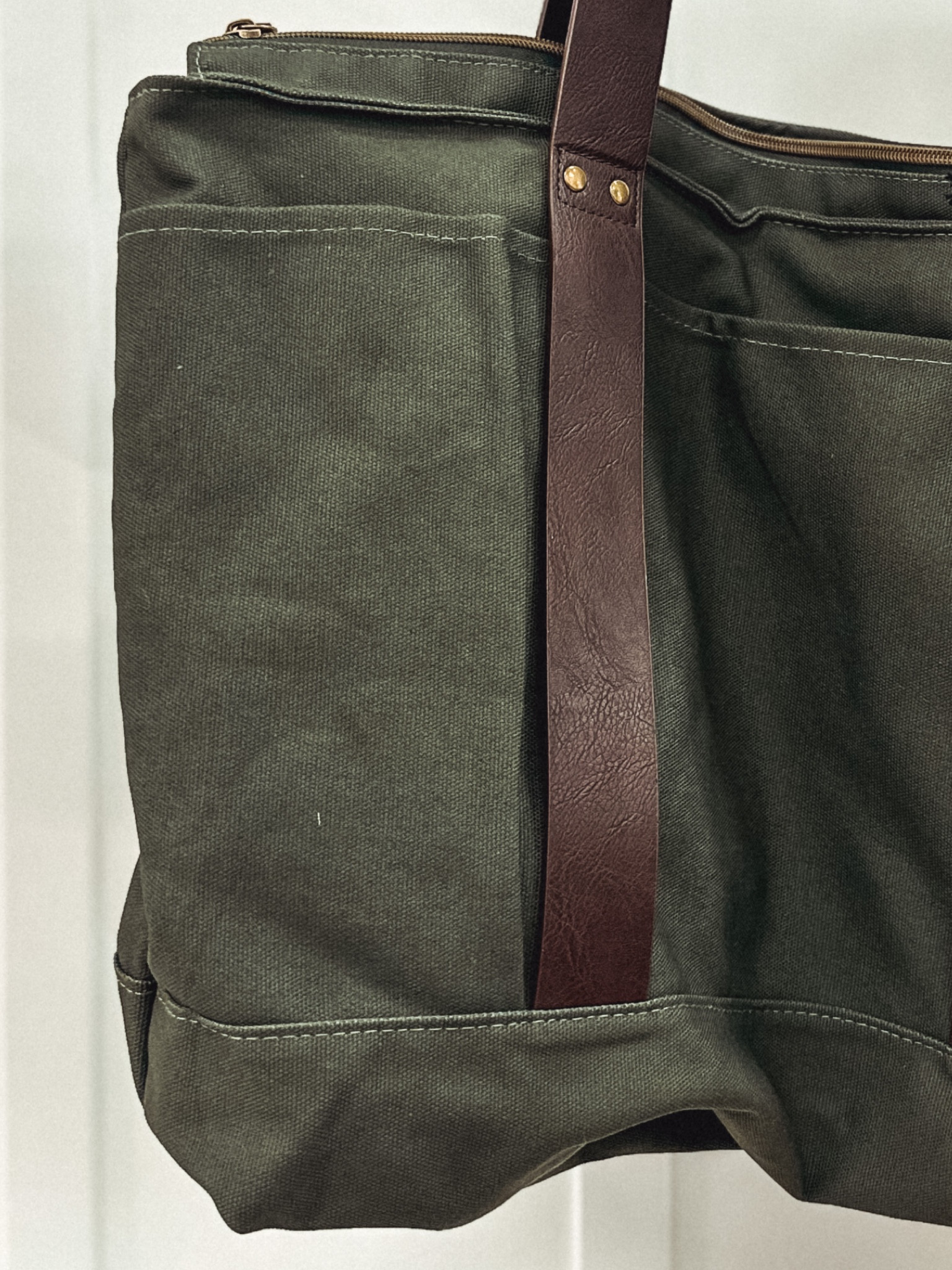 This dark green Tote bag from the Hearth and Hand line at Target is the best. It’s a large canvas material but what I love about it is the leather handles and brass button details. The perfect masculine bag for a trip to the park, a commute bag, or a laptop tech bag. Super functional and multi purpose. 

#LTKFind #LTKmens #LTKhome