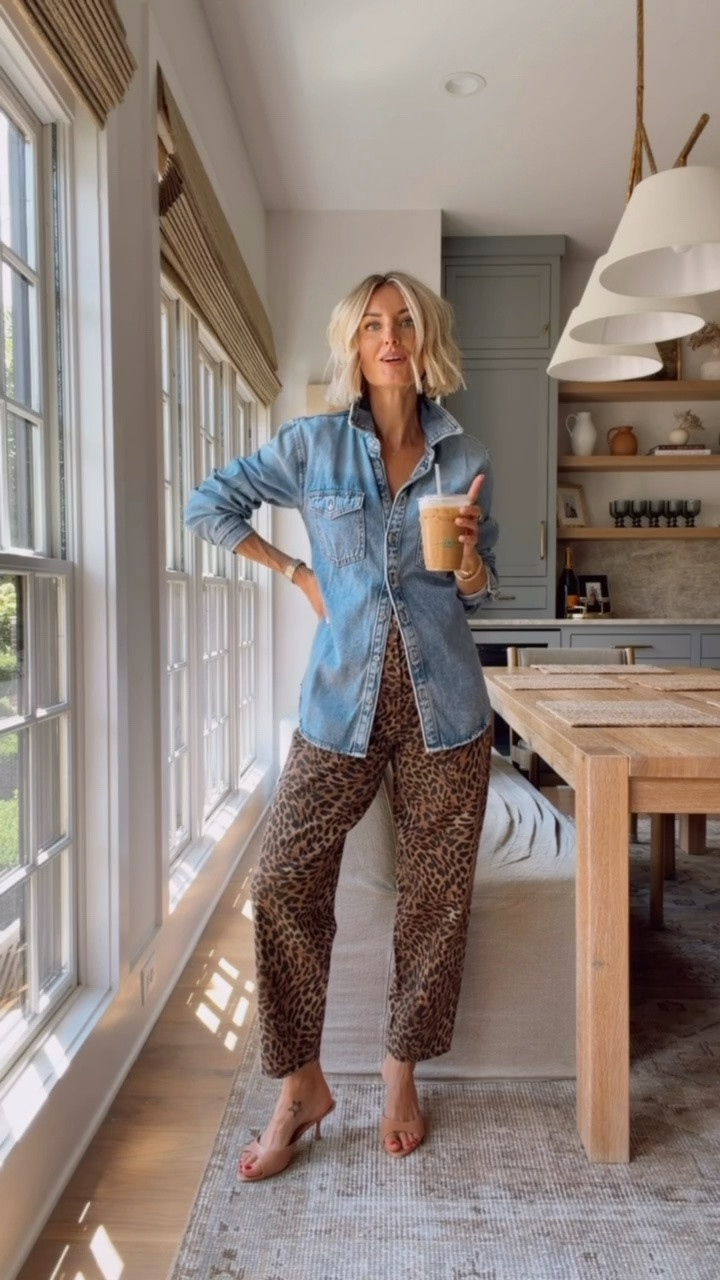 Two things I have been loving lately - a denim button down & anything leopard print! I love this look for fall, and it’s currently on sale! Wearing XS/24!

Loverly Grey, Loft, fall outfit, denim button down, leopard print, barrel jeans, leopard jeans

#LTKSeasonal #LTKSaleAlert
