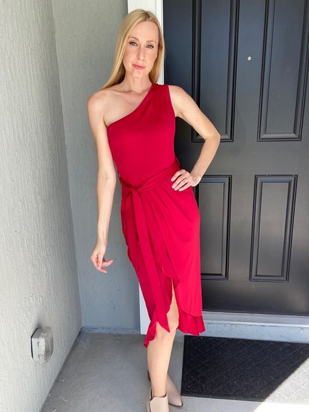 Lovely red dress perfect for holiday parties 

#LTKstyletip #LTKHoliday #LTKunder50
