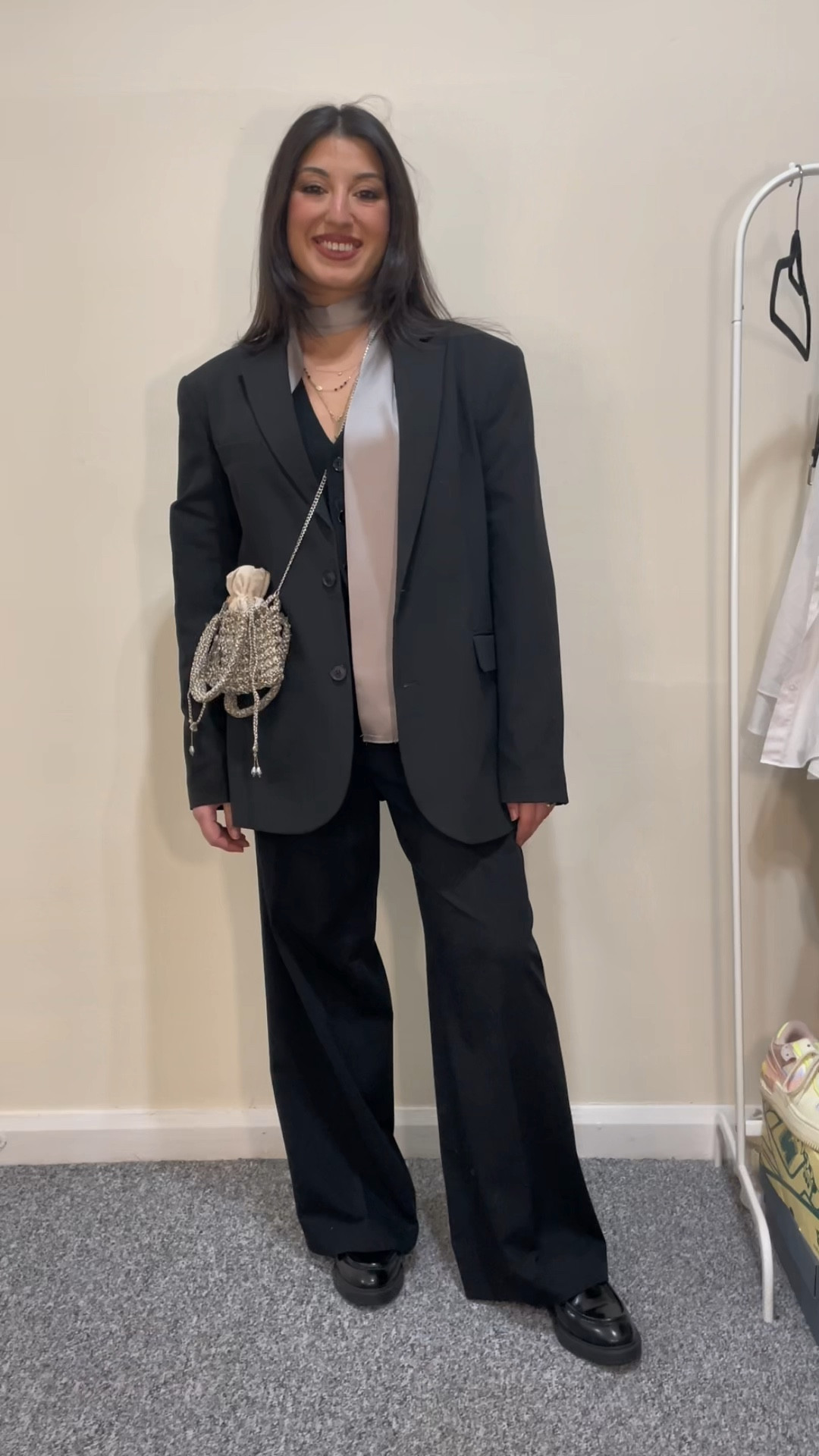 another OOTD 

#grwm #outfitideas #outfitoftheday #simpleoutfitideas #simpleoutfit #blacktrousersoutfits #zaratrousers #hmcardigan #blackblazer #blackblazeroutfit #djerfavenue #winteroutfit #winteroutfits #winterfits #outfitinspo

#LTKstyletip #LTKsalealert #LTKeurope