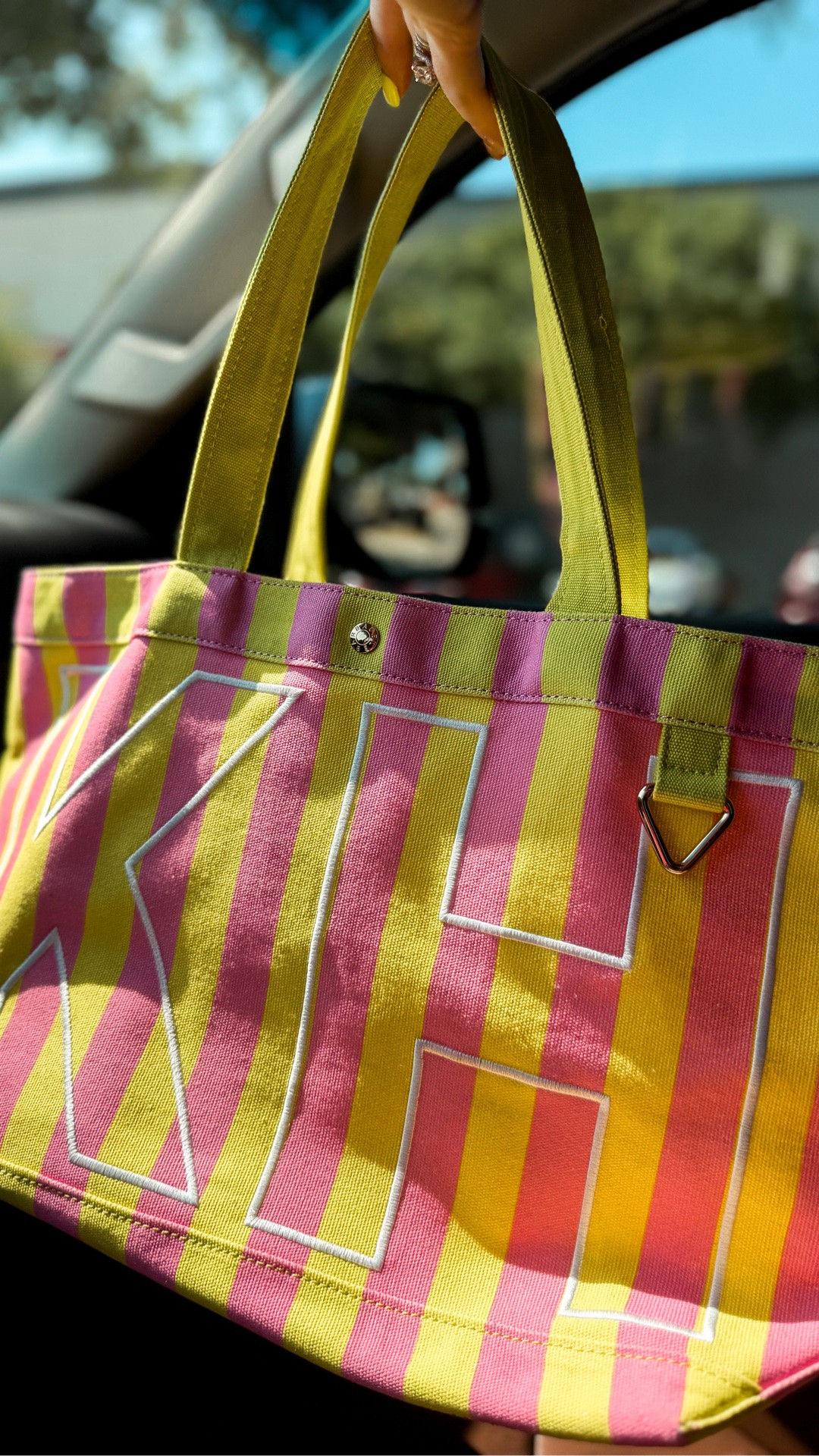 20%-25% sitewide sale at Bauble Bar 
Love these striped totes! 
Great for back to school!

#LTKSaleAlert #LTKOver40 #LTKmomlife