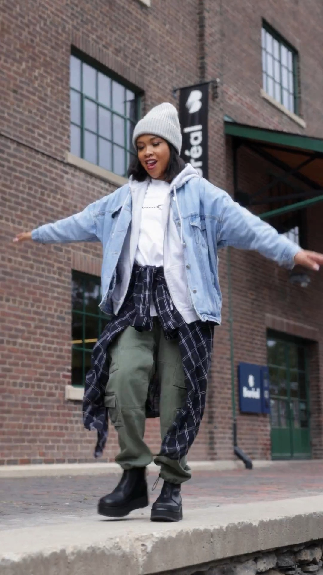 UGG’s are always known for their “boots with the fur” which has kept our feet warm and comfy throughout the fall/winter seasons but, they’ve recently pulled some inspo from the 90s with boots that give a grunge, edgy aesthetic. 
 
Find the latest UGG styles at @dswcanada and use SYDNEY20 to save. You can find all my latest looks on my LTK (see ‘Link in Bio). 

#DSWCanada #shopmyLTK #UGGSeason

#LTKstyletip #LTKcanada #LTKautumn