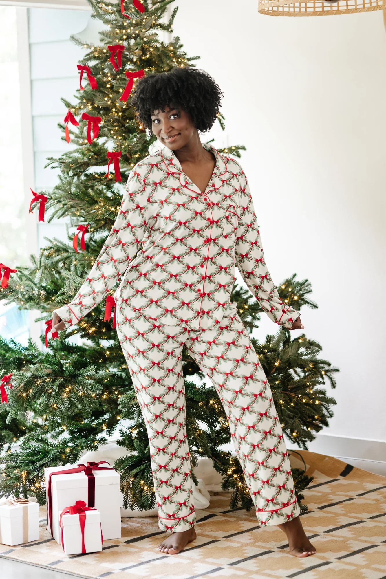 Bamboo Long-Sleeved Women's Pajama Set in Holiday Bow | Kyte Living