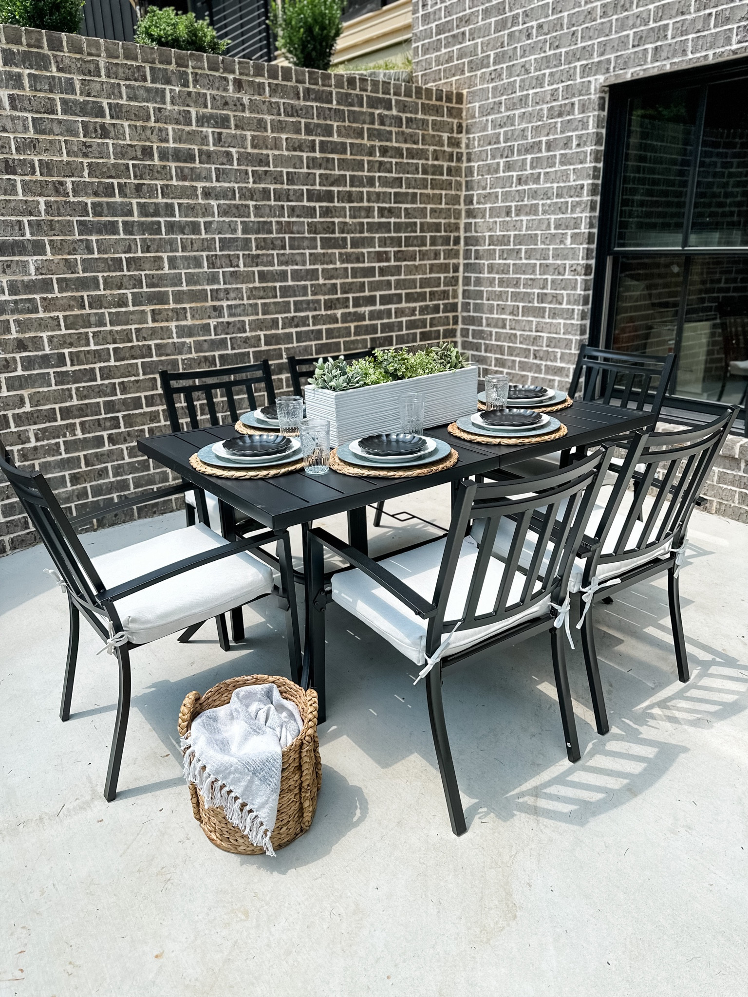 Outdoor dining. Patio set. 

#LTKhome
