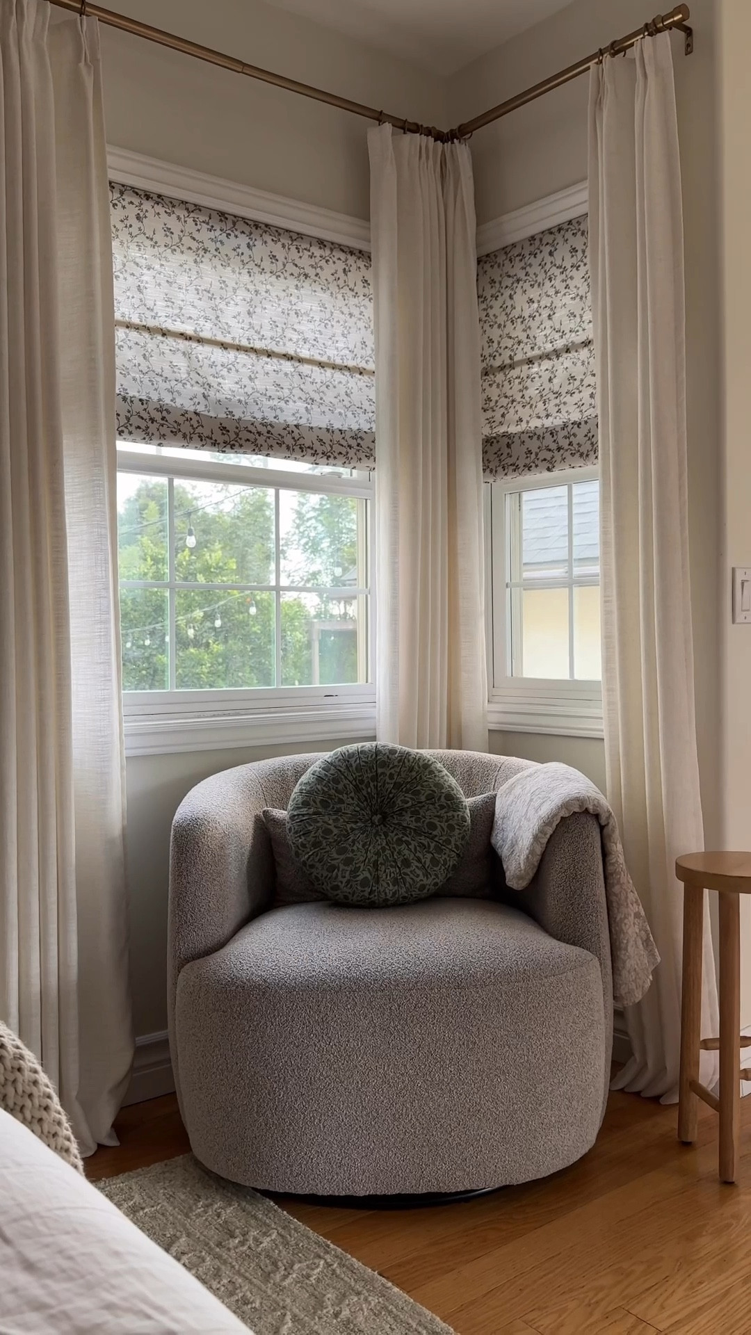 The prettiest Floral Roman Shades ✨

Print displayed: BB-L1

Currently 25% off with code: BRITT 

#LTKSaleAlert #LTKHome