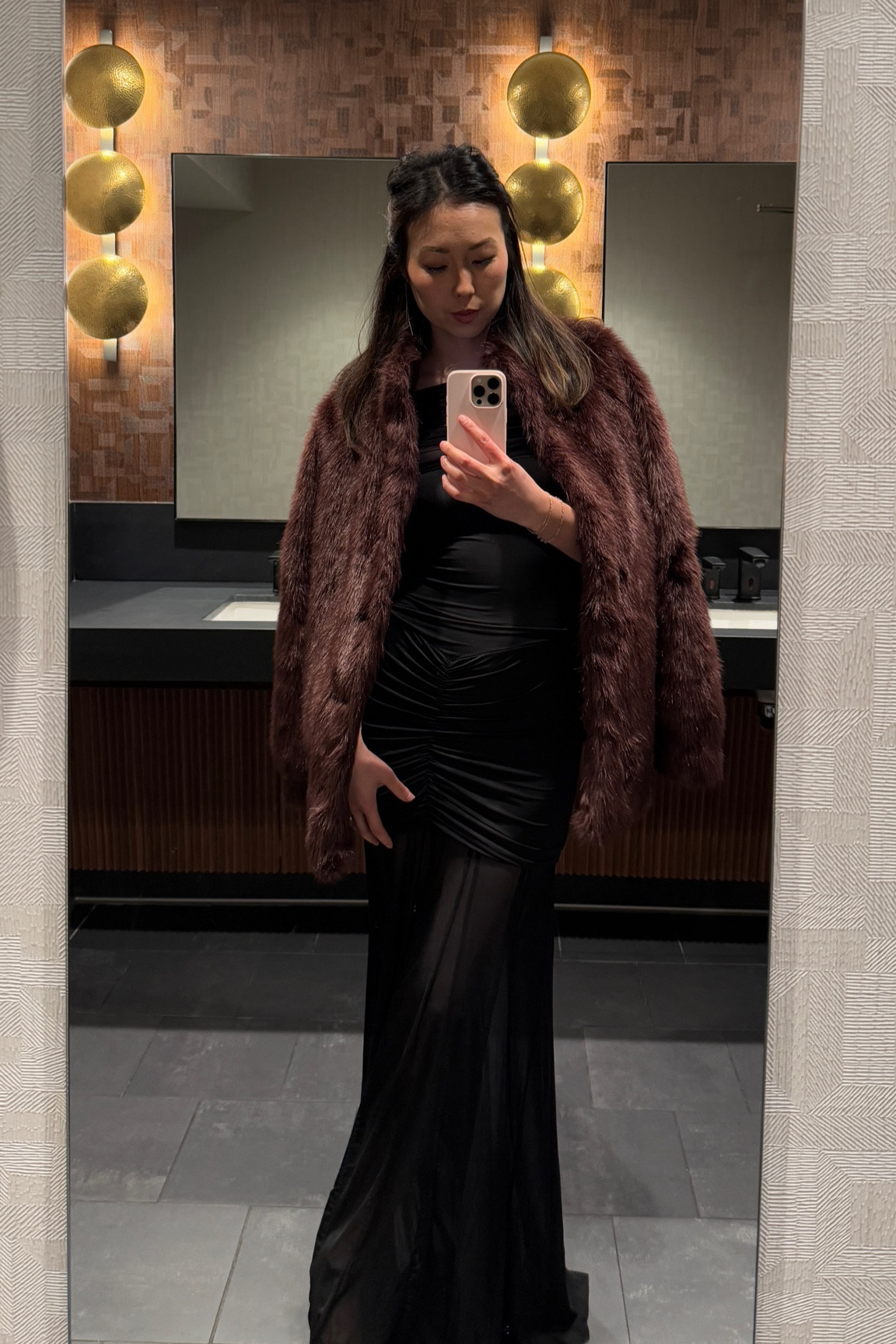 Versatile dress that can be worn two ways (off the shoulder or sleeveless) and for various types of occasions. Wearing an XS 

#LTKParties