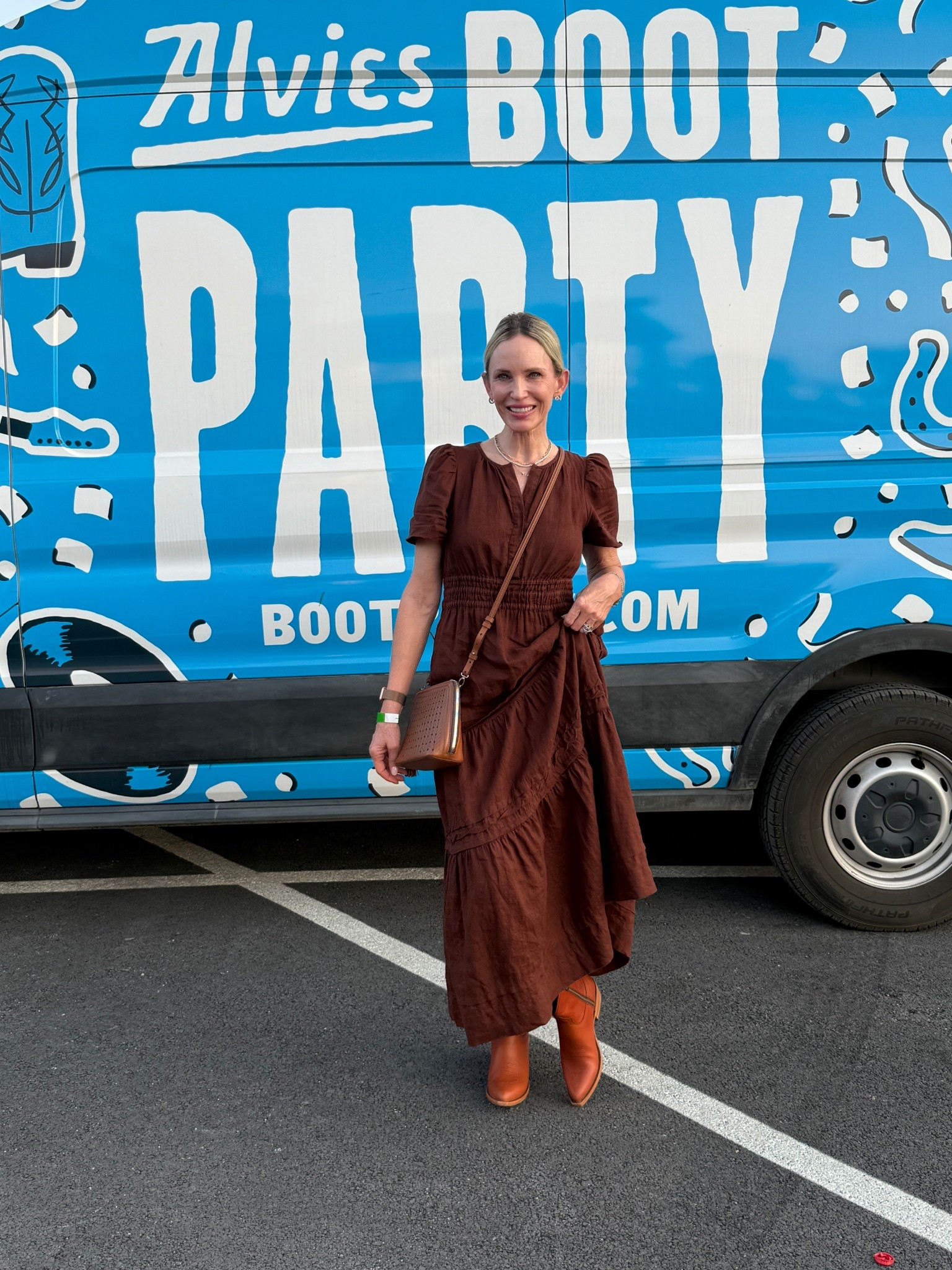 Love me some ALVIES WESTERN BOOTS!!!


#LTKSeasonal #LTKOver40 #LTKShoeCrush