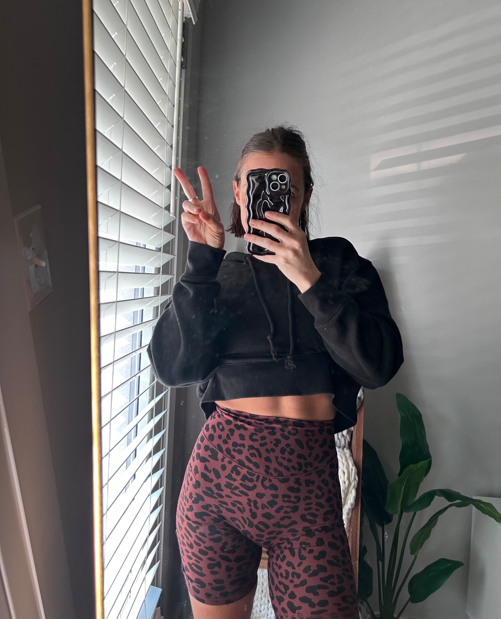The most buttery soft, no front seam workout shorts!! I love that these come in different lengths. 

I’m wearing XS in both 
🖤🐆🪴