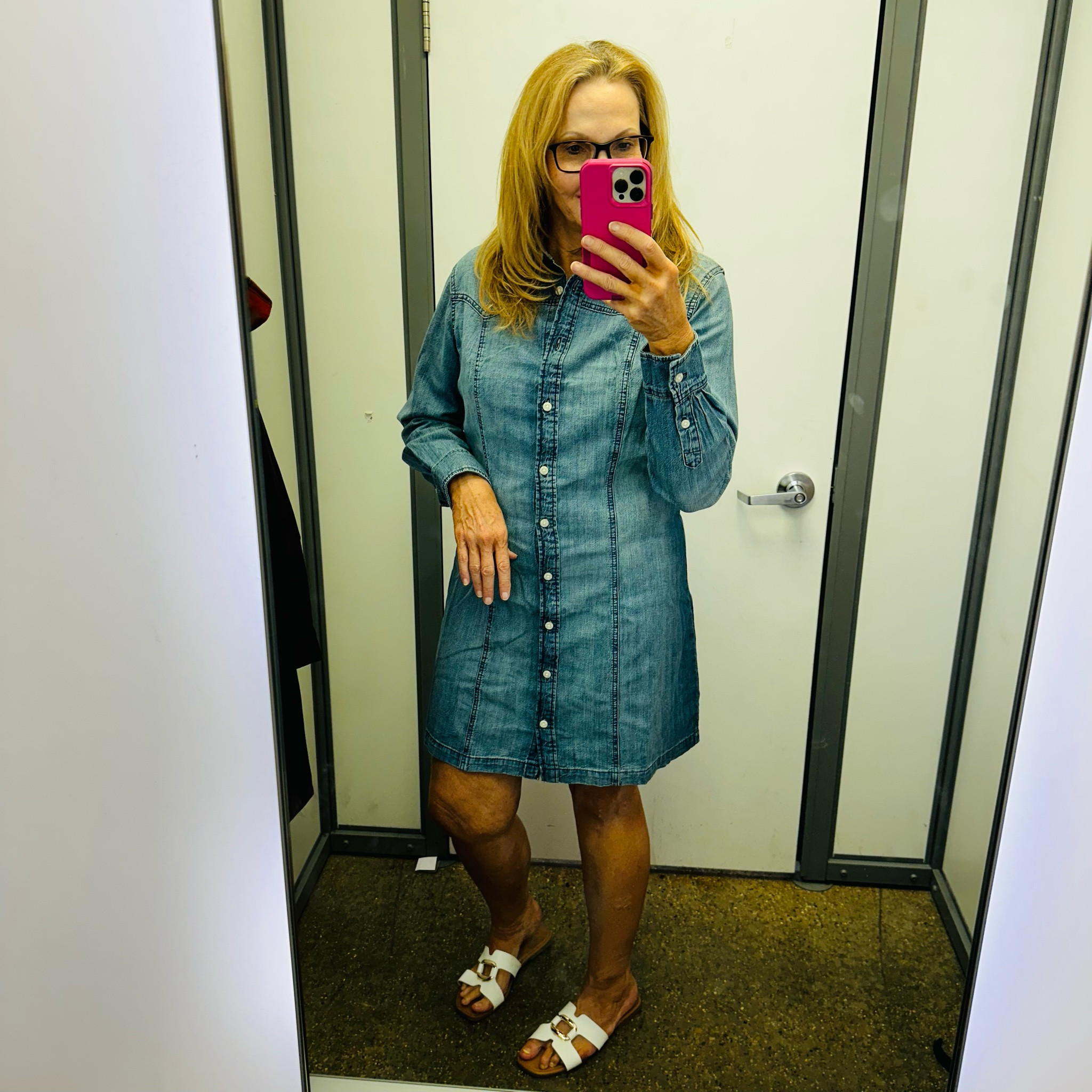  I love a good denim dress!!! Runs true to size.   Button down front. Grab this one for your next country concert.Sizing is limited! Shop quickly! $27.98

#LTKFindsUnder50 #LTKSaleAlert #LTKBacktoSchool