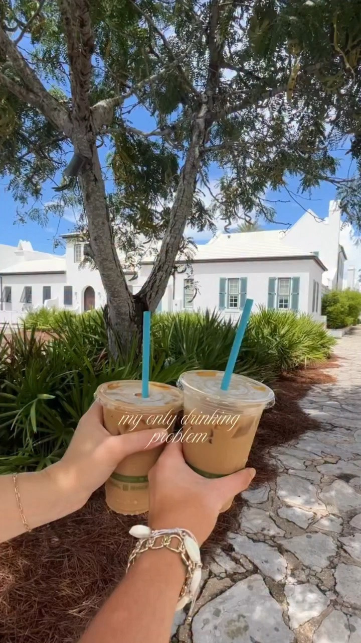 everyone has something they love mine is trying different coffee shops ☺️☕️🌴🌸🌊☀️ #coffee #morningcoffee #icedlatte #coffeedate