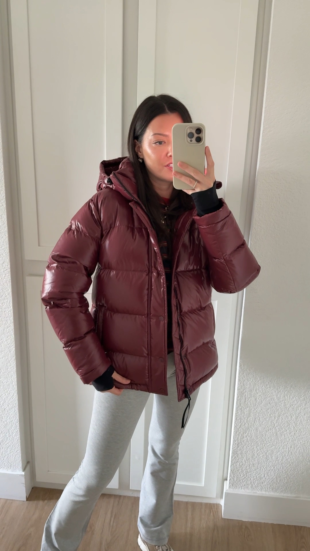 The warmest coat in the closet 👏🏼 this one sells out every year so now is your time to get your hands on the @aritzia Super Puff! I love that they offer different lengths and colors so you can make a statement and still keep warm this winter! ❄️ SIZING: I am 5’7” and wear a size small in most things at Aritzia, but sized up to a medium in the grey cardigan and 4 in the pants! #aritziapartner #ad