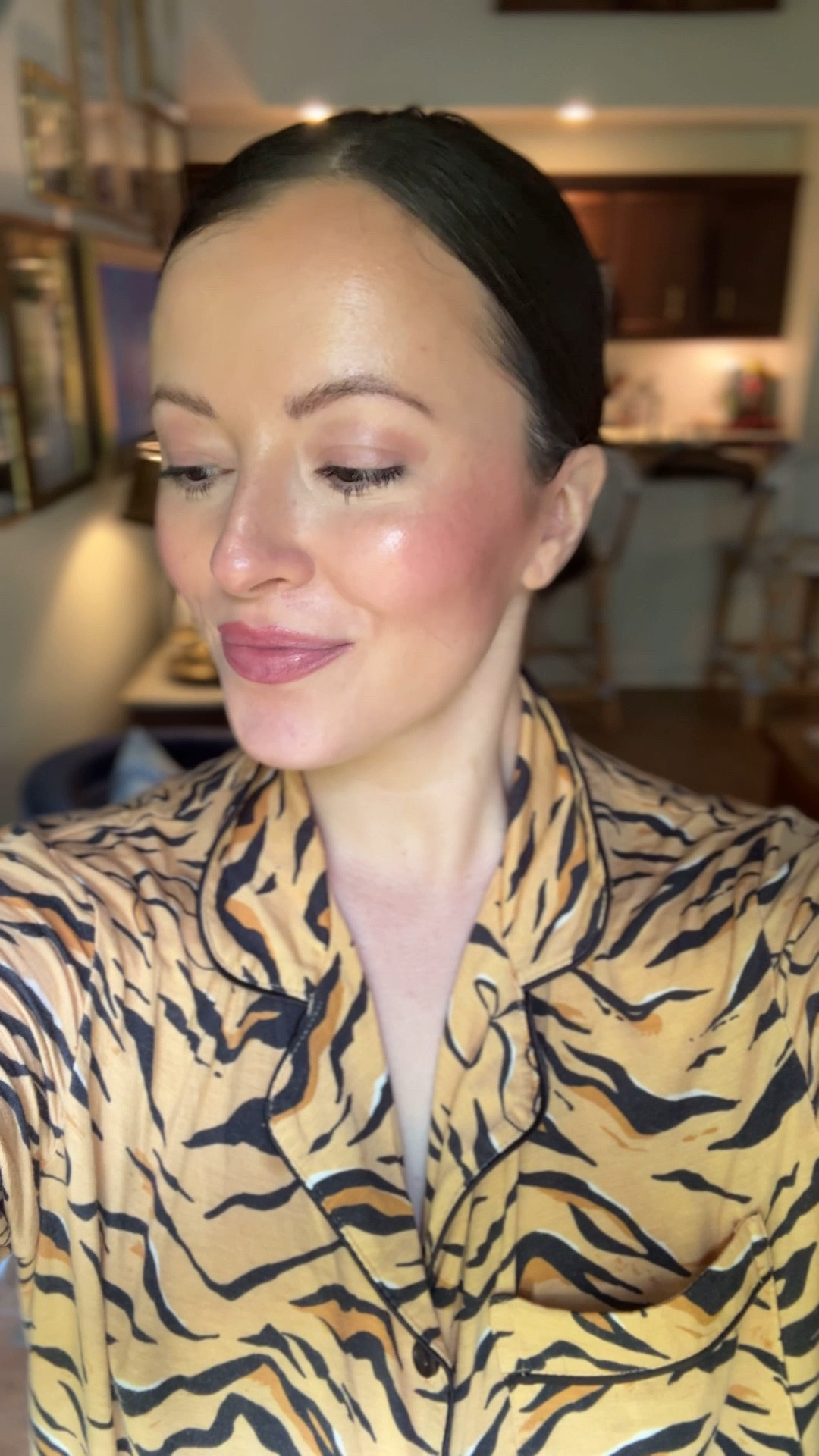 @Merit clean natural makeup beauty routine

Perfecting stick – Dune
Lipstick – Maison topped w/ lip oil
Cheeks – archival 
Eyes - warm brown & soft rose ￼
Bronzer stick - seine 
Day glow highlighter - champagne

#LTKBeauty #LTKgrwm