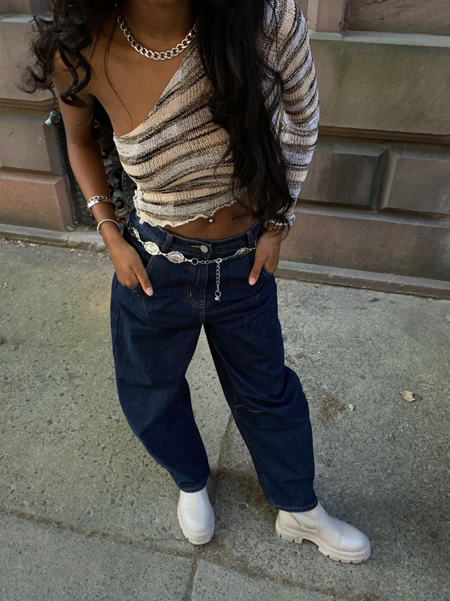 transitional summer fit! ☀️🍂

the top is a dupe! it’s originally from lddesigns on depop but i loveeee the dupe i linked!

off the shoulder top, one shoulder top, blue baggy jeans, low-waisted jeans, beige boots, crop top, silver chain belt 

#LTKSale #LTKSeasonal #LTKFind