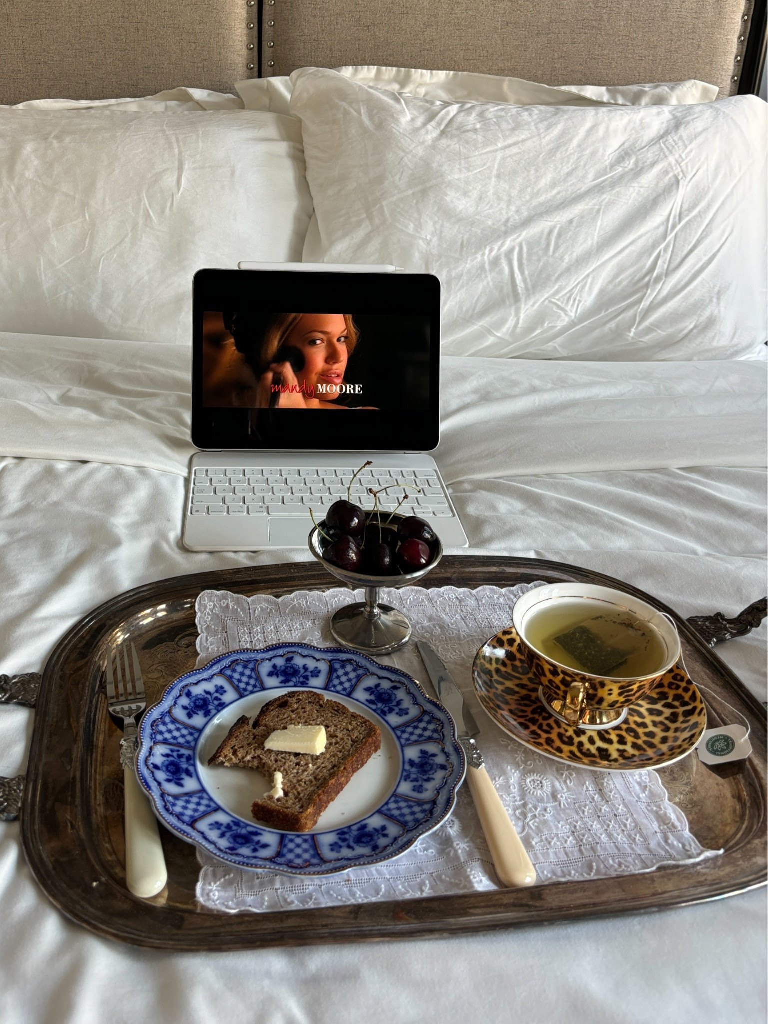 Breakfast in bed

#LTKHome #LTKFindsUnder50