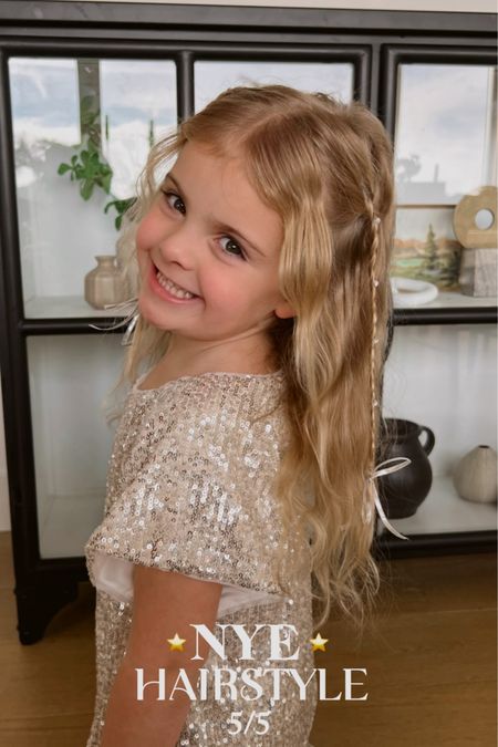 The cutest NYE hairstyles! 
And the cute sequin outfit 