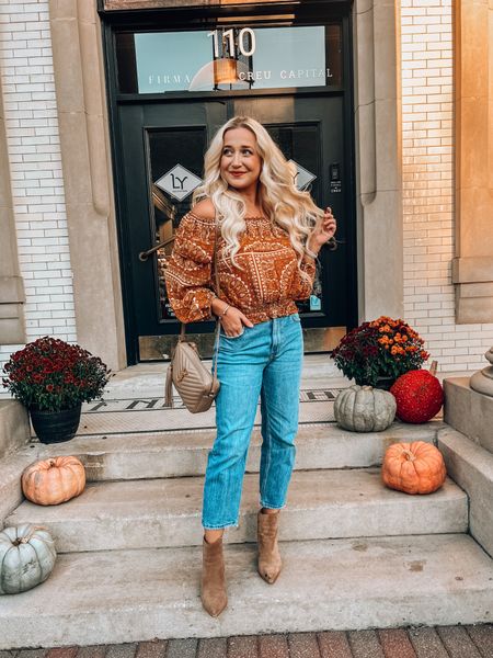 Finally feels like fall (at night😂) 

Loving these @abercrombie jeans, they’re such a good fit! Rest of outfit is linked on the LTK app! (Link in bio) 

#LTKwedding #LTKunder50 #LTKshoecrush