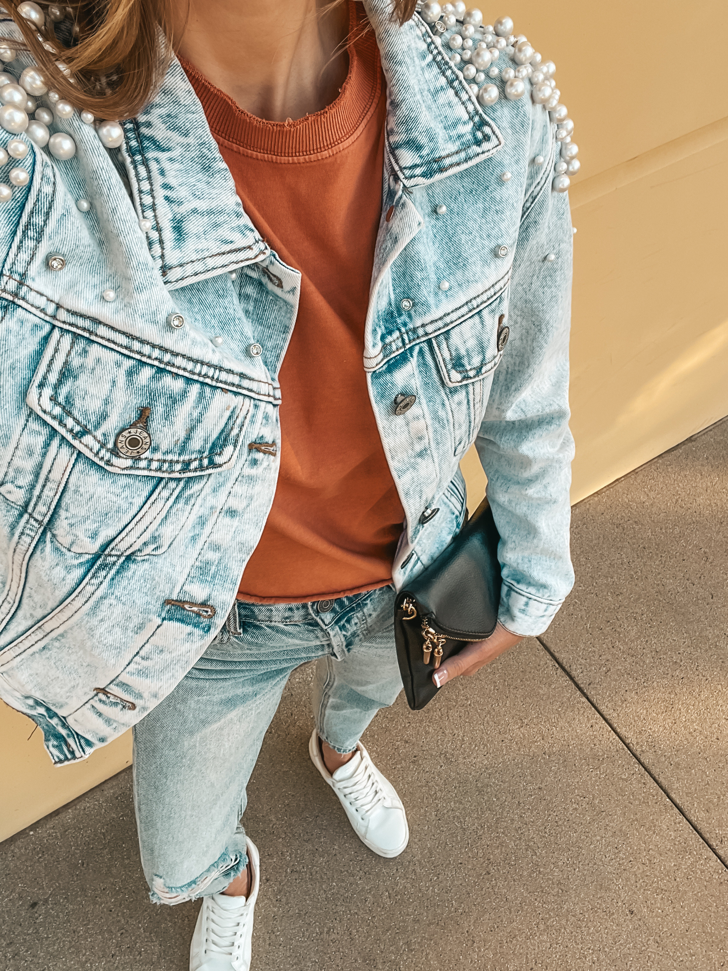 🩵🧡🩵

Keeping it casual in denim jacket, orange tee, denim jeans, white sneakers and a handbag.

#LTKShoeCrush #LTKPetite #LTKSaleAlert