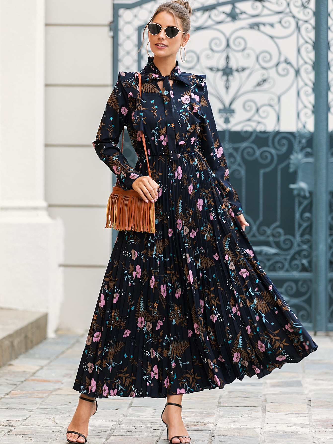 Vestido bajo fruncido con estampado floral de cuello con cordón | SHEIN