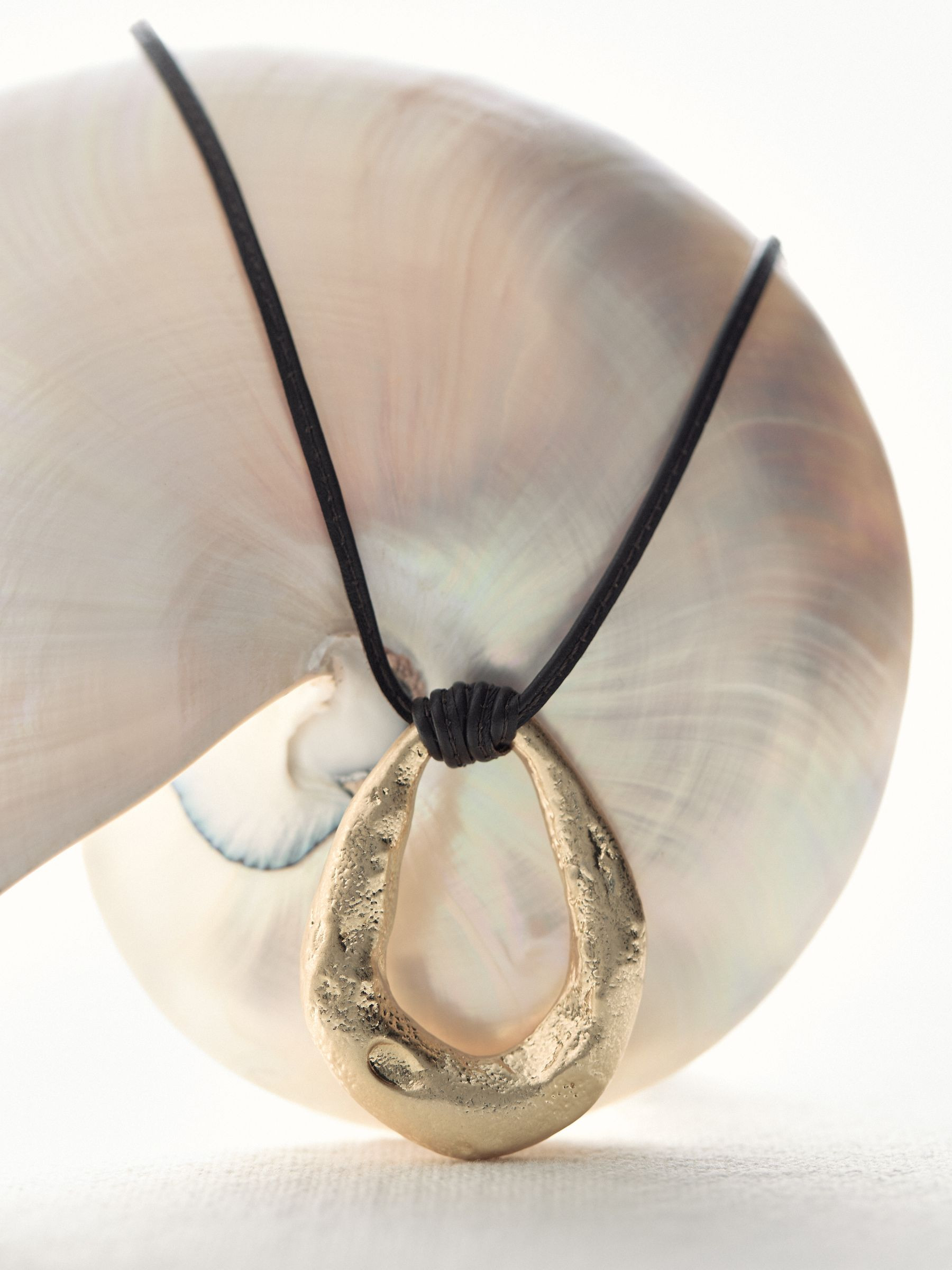 Reiss Molten Link Pendant Necklace in Gold Tone - REISS | Reiss UK