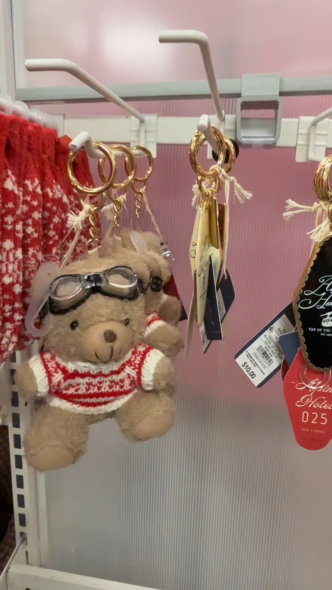 So obsessed 💖✨ Target’s new Christmas bag charms are giving vintage holiday cute — fuzzy bear, Bullseye dog & retro keychains 🐻🎀🎄 linked on my LTK 💕
#targetfinds #ltkholiday #ltkchristmas #targetstyle #ltklinkinbio


#LTKHoliday #LTKSeasonal #LTKGiftGuide
