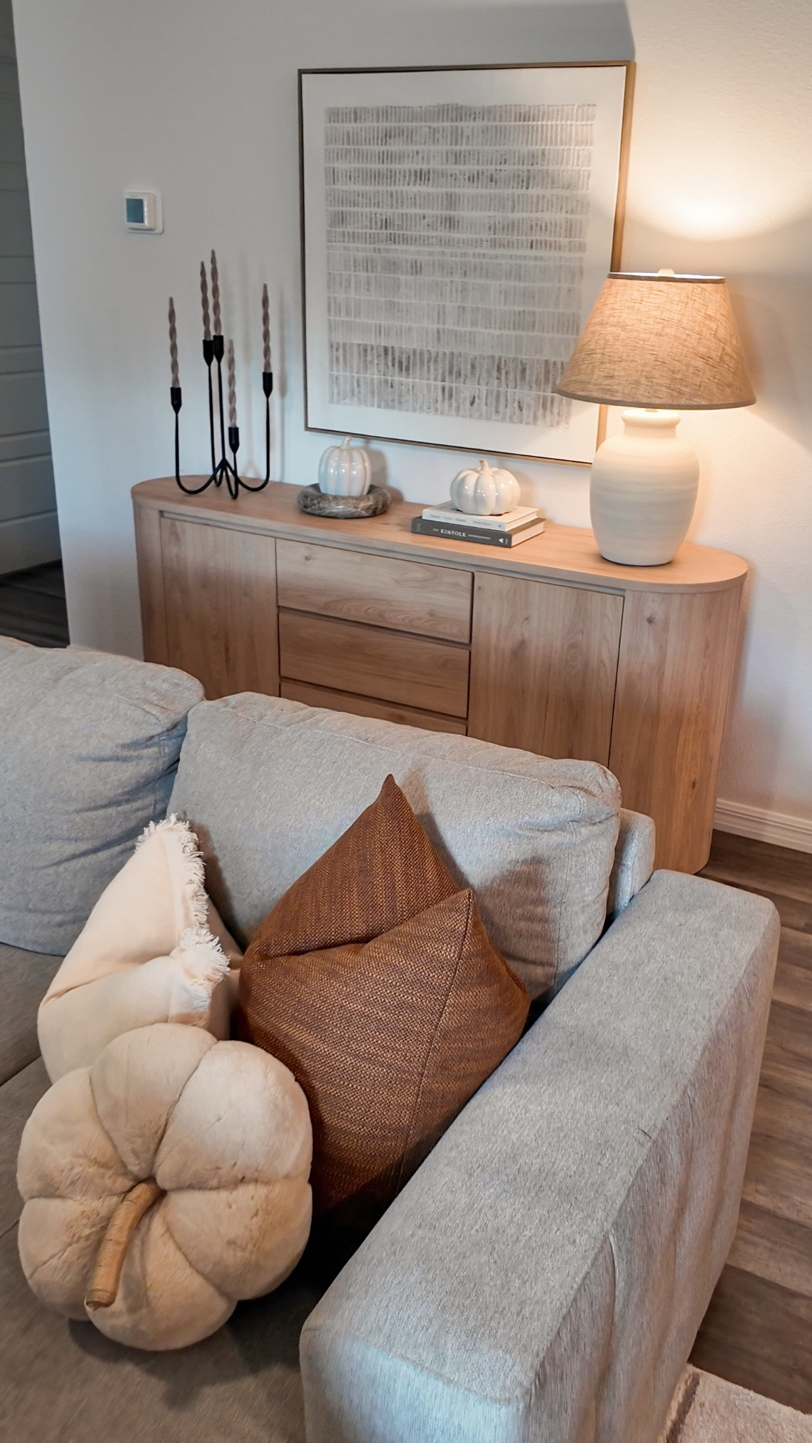 La verdadera magia está en crear nuevos espacios 🤩✨ si te gustó algo comenta “NUEVO ESPACIO” para enviarte todos los 🔗 y sígueme para más ideas y tips de Home decor 🤎✨

#homedecor #consoletable #walmartpartner #walmartfind 

 #LTKSeasonal #LTKHome #LTKSaleAlert