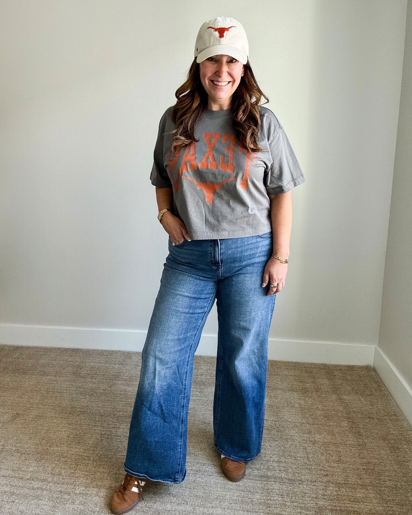 Hook Em 🤘🏻 wearing tee in large // jeans in 14 

#LTKParties #LTKMidsize #LTKU