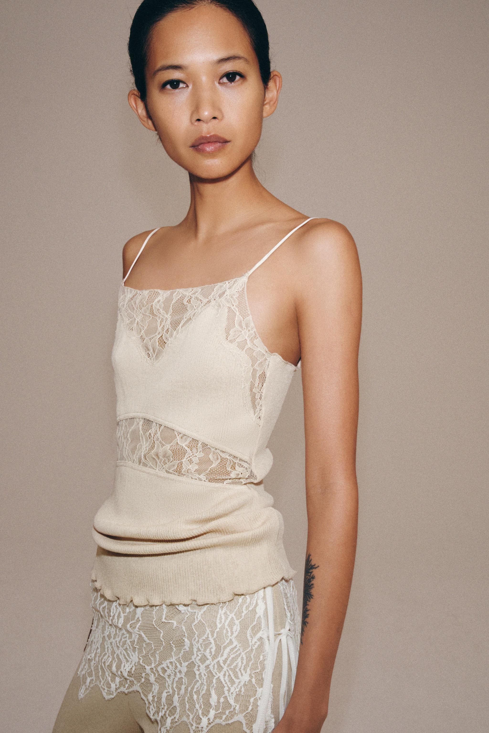 SEAMLESS LACE TOP | Zara US