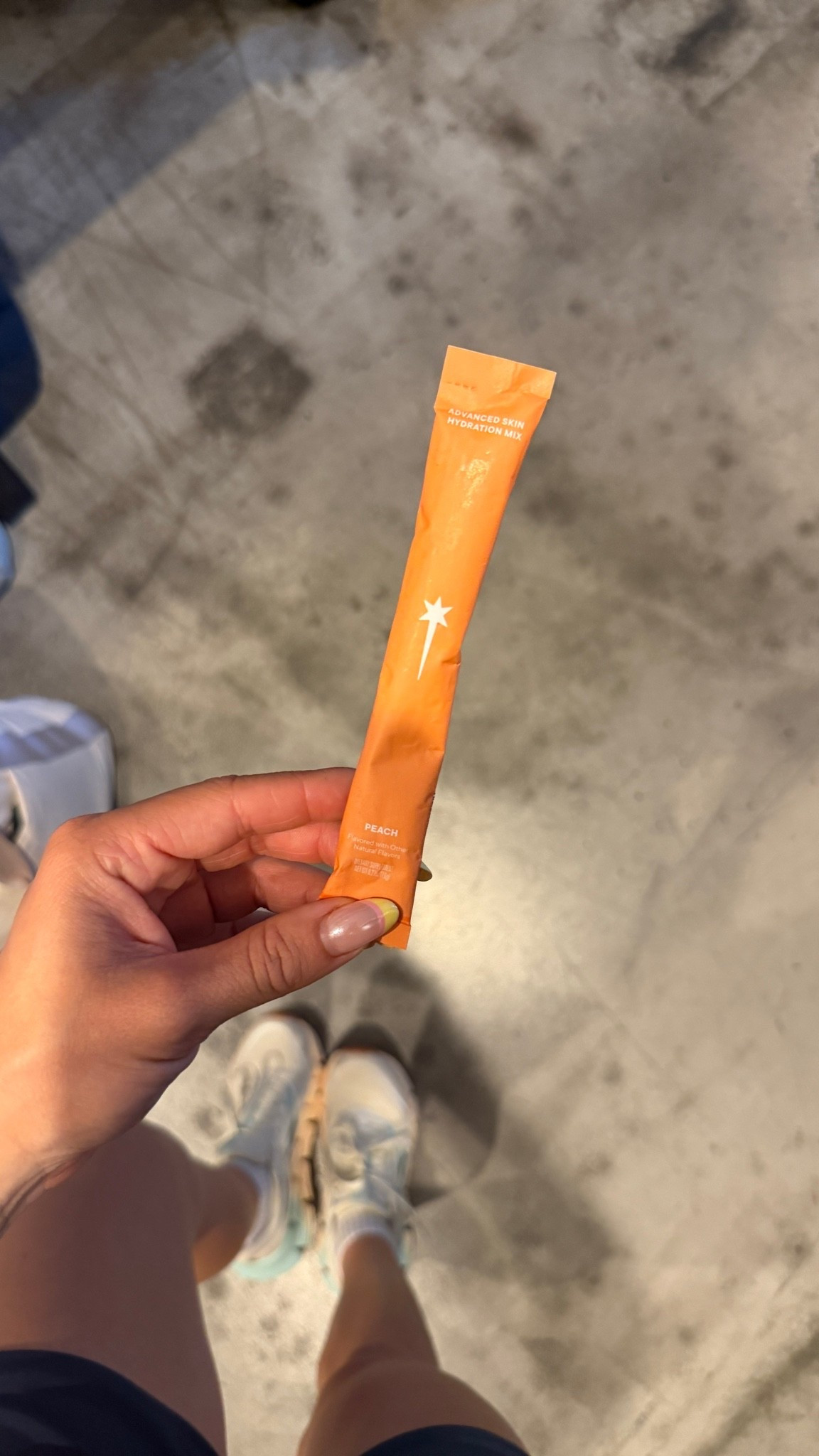 #ad k2o by kylie jenner is my FAV electrolyte packet to have in between my workouts + honestly all the time 💛💛🎀🎀🌟🌟💧💧 has electrolytes, hyaluronic acid, + collage peptides for skin benefits too ✨ glowing from inside out!! you can shop at @iherb and use my code CHLOE25 for 25% off $60+ new customers and 20% off $60+ for returning xx also fast + free shipping to the US over $30 #iherb