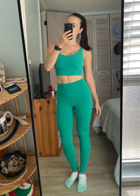😊 One of my FAVE lululemon Spring & Summer colors is Maldive Green.  Love it as a Monochrome look but it also looks beautiful with white. 

Im wearing this in a size 8 for the align bra and size 6 align pants.  

My measurements:  
Height: 5’5”
Bust: 34.5”
Waist: 26.75”
Hips: 36.5”