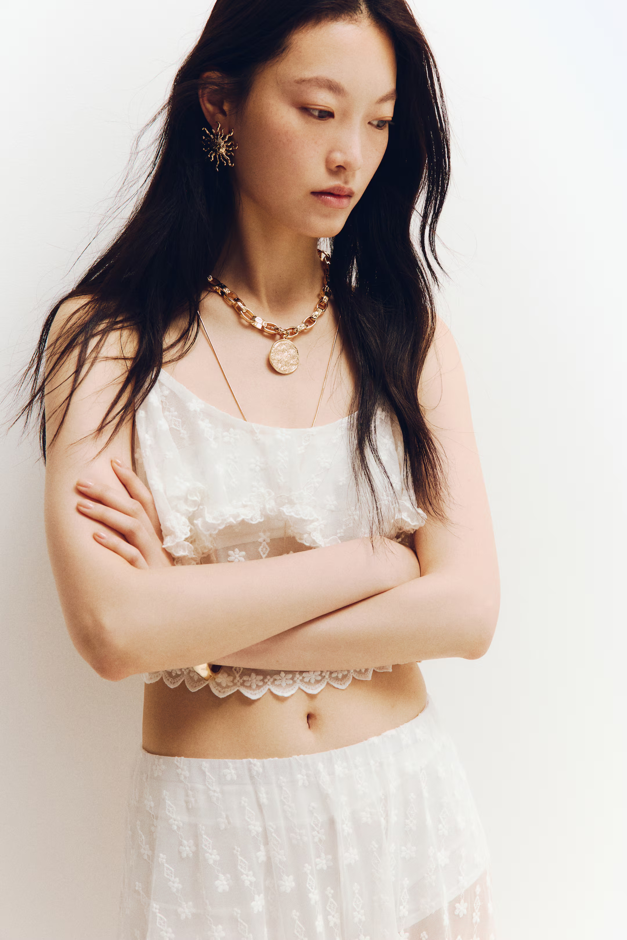 Sun-shaped earrings | H&M (UK, MY, IN, SG, PH, TW, HK)