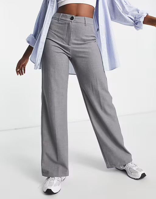 Bershka – Elegante, locker geschnittene Dad-Hose in Dunkelgrau mit weitem Beinwindow.asos.perfo... | ASOS (Global)