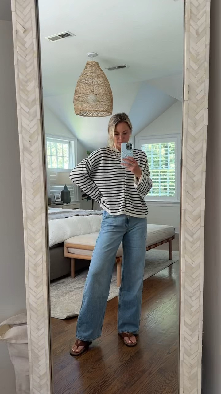 Abercrombie sale! Use code DENIMAF for extra 15% off
• low rise jeans in medium wash fit tts. I’m 5’5 wearing a 26R
•striped cardigan size small, but could have done an XS for less oversized fit

#LTKSaleAlert