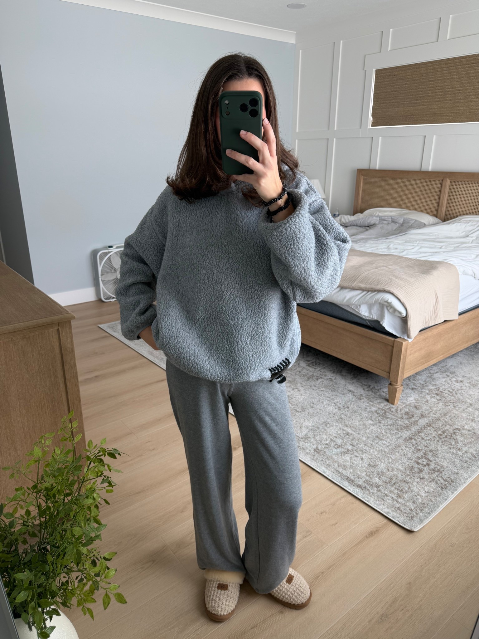 postpartum uniform 🫶🏼🫶🏼🫶🏼 

sweatshirt: sold out - linked similar 
pants: small 
slippers: TTS

#LTKmomlife #LTKgrwm #LTKootd