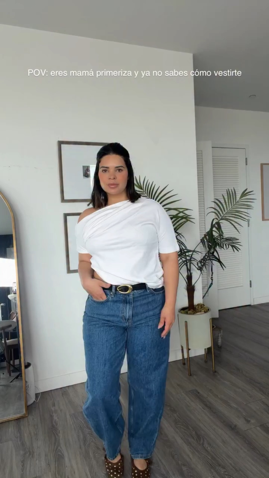 Effortless, simple and Cutesi .

Creando mi nuevo estilo basado en piezas Básicas elevando el estilo con accesorios. Piezas que se pueden poner de differente maneras en toda época. 

Si quieres los links del outfit comenta “BASIC” y te mando el link a tus DMS 💕

#basicoutfittrend #capsulewardrobe #recreandomiestilo #alistateconmigo