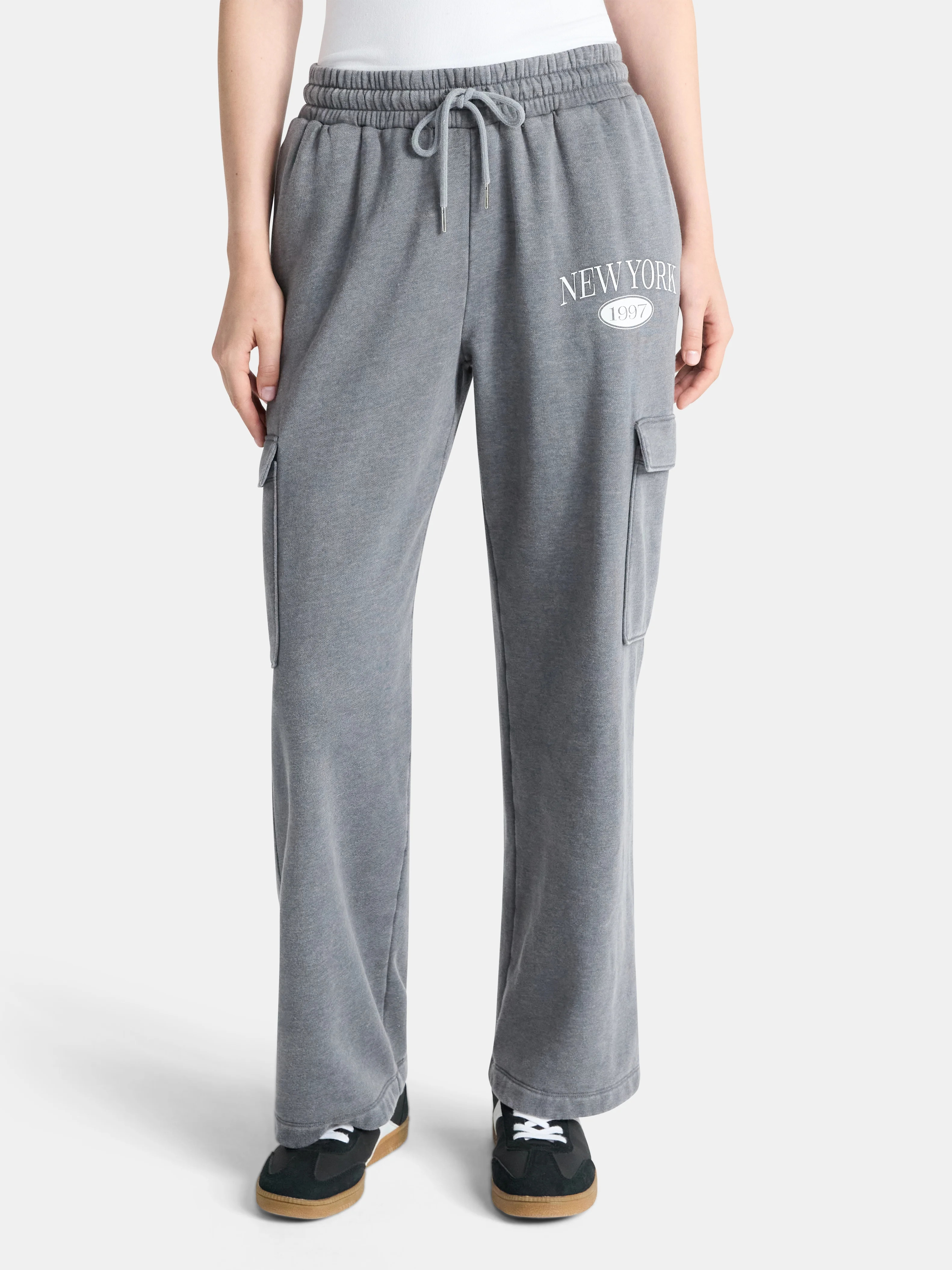 No Boundaries Mineral Wash Cargo Sweatpants, 29.5'' Inseam, Women's | Walmart (US)