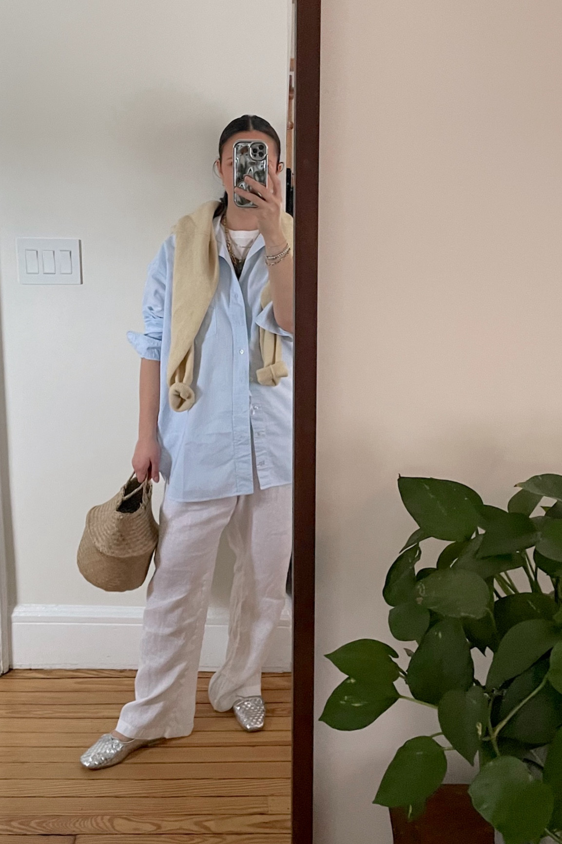 Frank & Eileen Shirley in 1947 Italian Oxford size small, H&M white linen pants (last year) size large, Freda Salvador Jada Ballet flats in Silver size 7, H&M butter yellow sweater size M

Spring outfits, spring capsule wardrobe, mom outfits  