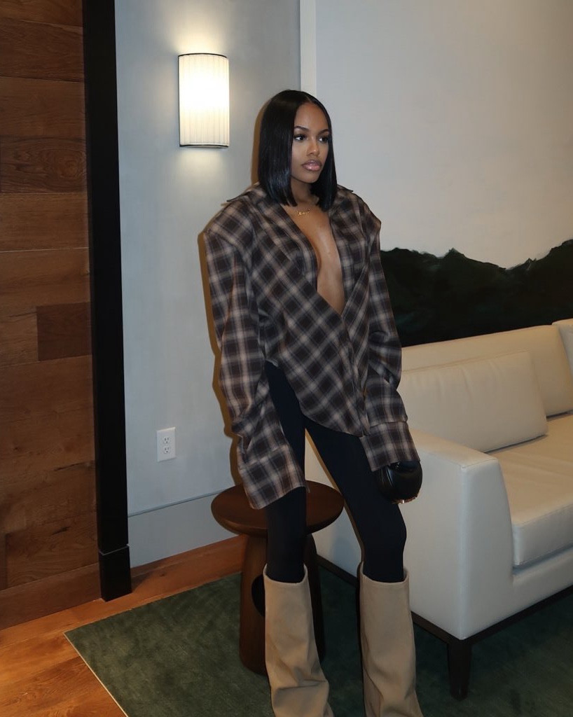 🤎 top : Kwameadusei
Leggings : wolford 
Shoes: Zara 
Bag: Fendi

#LTKStyleTip #LTKParties #LTKWorkwear