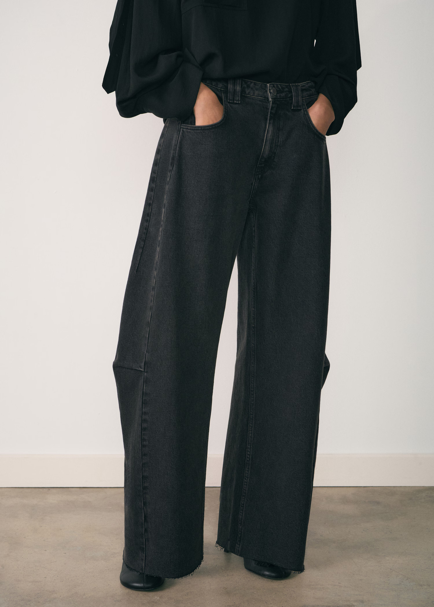 Low-rise loose-fit wideleg jeans - Women | MANGO USA | Mango (US/MX/AU)