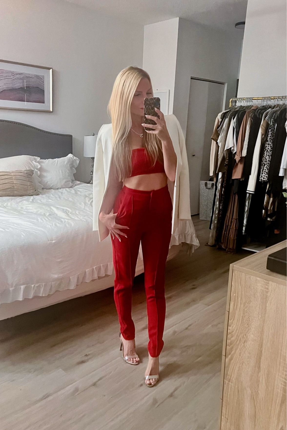 Holiday cheer ❤️🤍 Loving this set! 