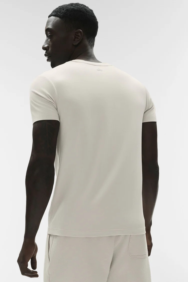 Conquer Reform Crewneck Short Sleeve - Athletic Heather Grey | Alo Yoga (US)