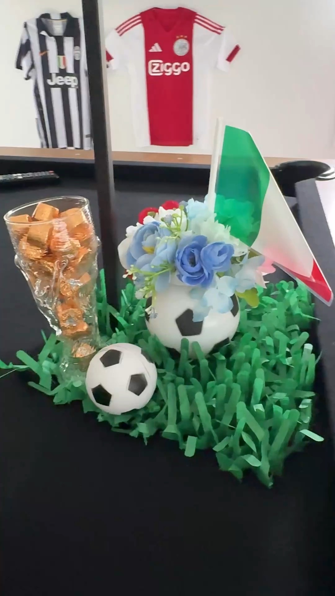 I turned soccer sippy cups into party vases ⚽👀
 
pro tip — drop small weights into the cup before the flowers go in. keeps everything balanced and upright.
 
save this for your next soccer party 🙌
 
#soccerparty #diysoccerparty #WorldCup2026 #soccerdecor #tweenparty

#LTKmomlife #LTKSeasonal #LTKMens