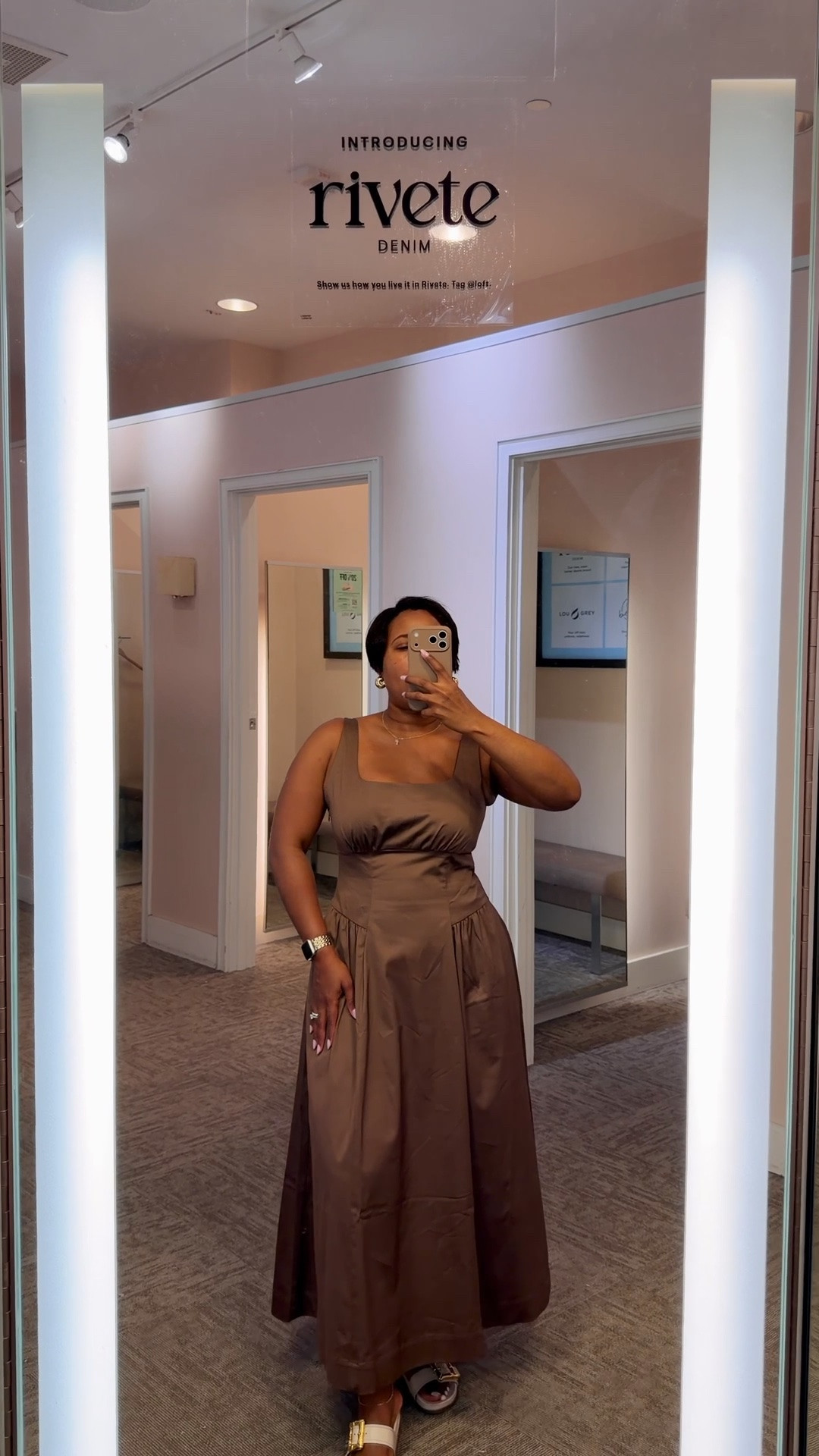Don’t sleep on LOFT summer dresses currently on sale (dress runs big you can size down one) 


Casual summer dress
Comfortable midi summer dress

#LTKSaleAlert #LTKSeasonal