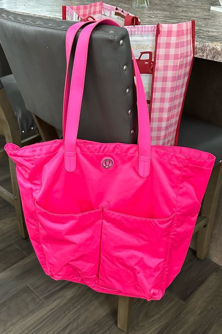 My vintage lululemon bag was found in the back of my closet and couldn’t be happier! I’ve linked some pre-loved ones! 