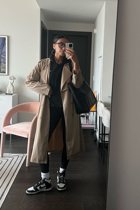 Classic rainy day outfit ft the best trench ever! 