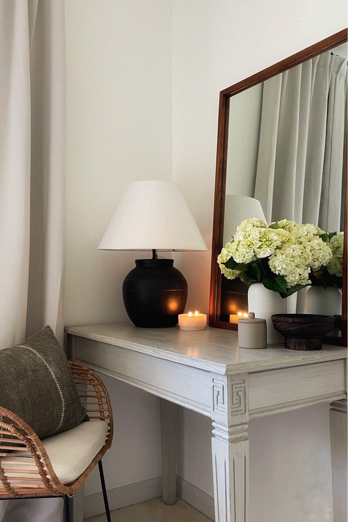 Desk nook in our guest bedroom

#LTKhome