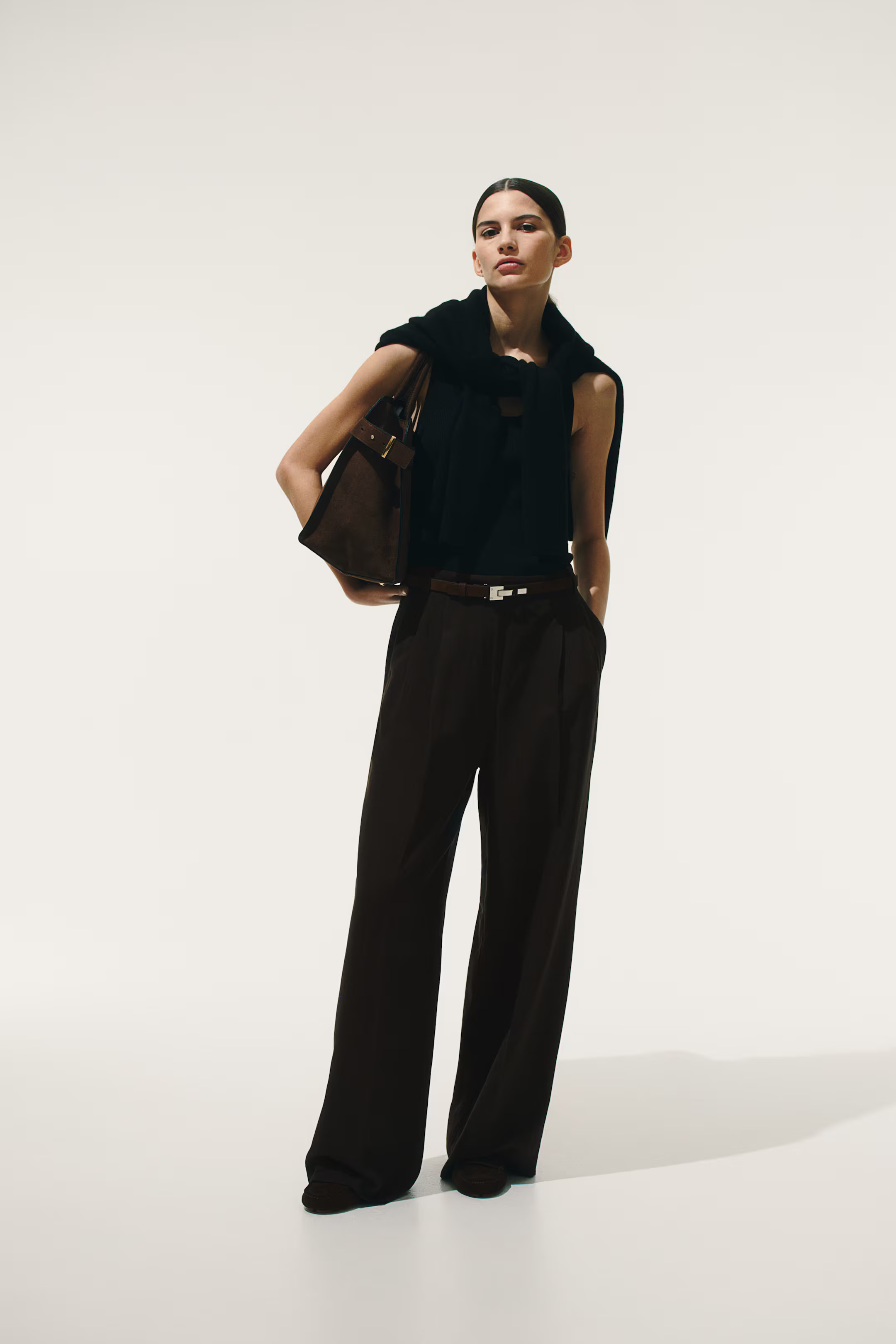 Pantalón amplio en mezcla de lino - Marrón oscuro - MUJER | H&M ES | H&M (FR, IT, ES, PT, BE)